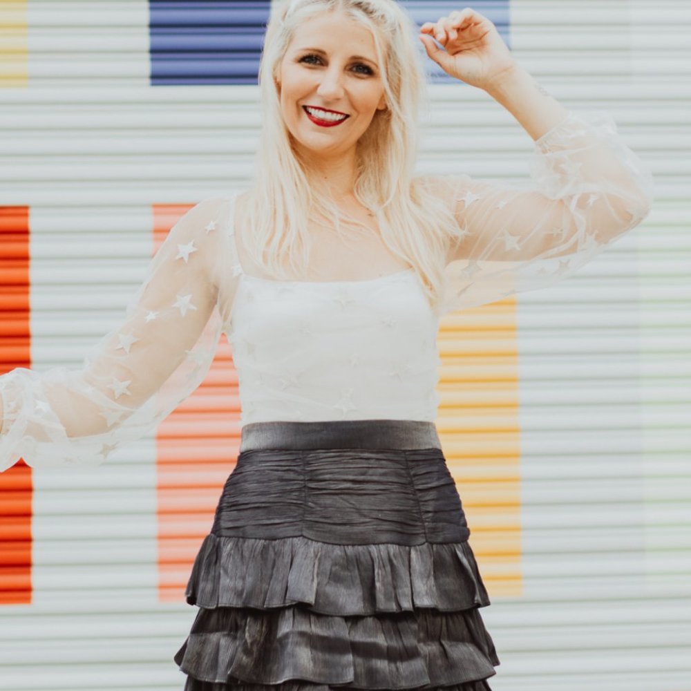 SHE'S ALL THAT SKIRT - Picture 5 of 5